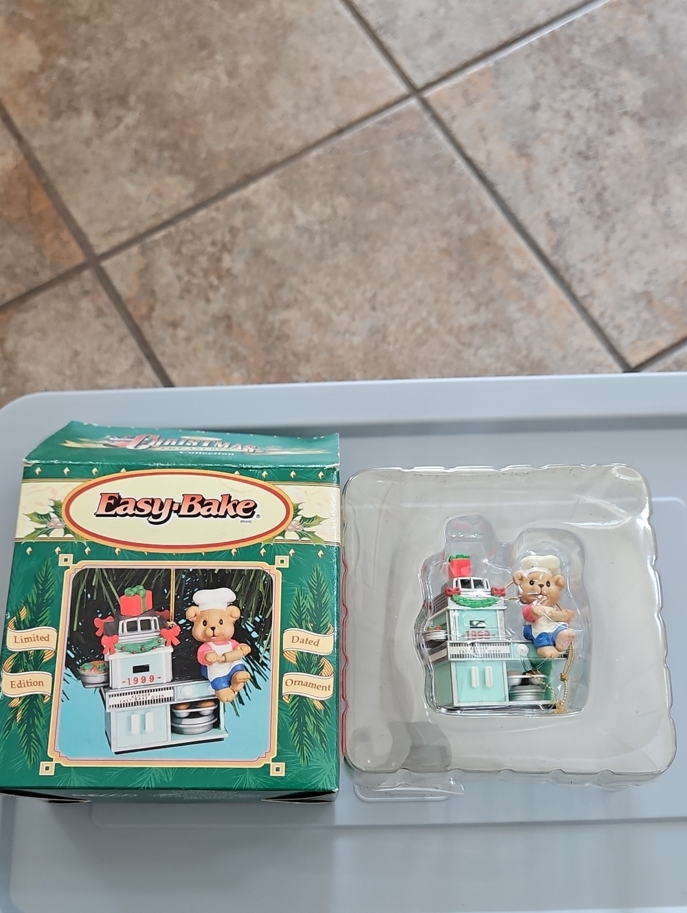 Enesco Easy Bake 1999 Green and Cream Limited Edition Holiday Ornament